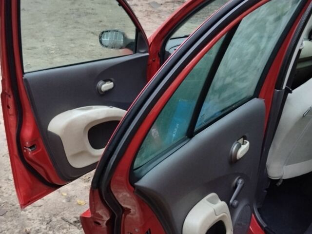 Красный Ниссан Микра, объемом двигателя 1.2 л и пробегом 235 тыс. км за 3000 $, фото 4 на Automoto.ua