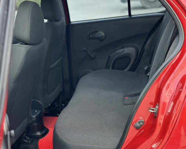 Красный Ниссан Микра, объемом двигателя 1.24 л и пробегом 165 тыс. км за 5500 $, фото 27 на Automoto.ua