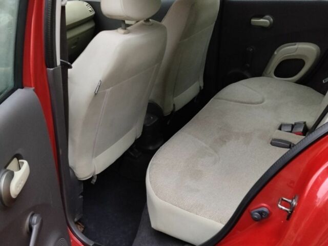 Красный Ниссан Микра, объемом двигателя 1.2 л и пробегом 235 тыс. км за 3000 $, фото 2 на Automoto.ua