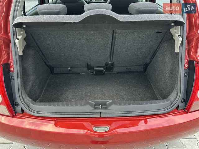 Красный Ниссан Микра, объемом двигателя 1.24 л и пробегом 165 тыс. км за 5500 $, фото 41 на Automoto.ua