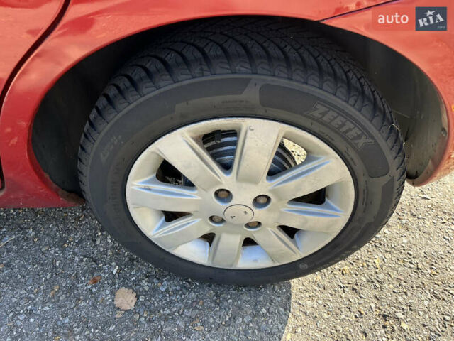 Красный Ниссан Микра, объемом двигателя 1.4 л и пробегом 274 тыс. км за 4450 $, фото 23 на Automoto.ua