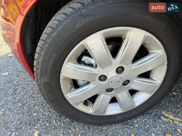 Красный Ниссан Микра, объемом двигателя 1.4 л и пробегом 274 тыс. км за 4450 $, фото 22 на Automoto.ua