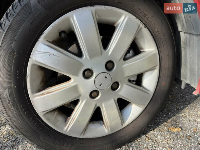 Красный Ниссан Микра, объемом двигателя 1.4 л и пробегом 274 тыс. км за 4450 $, фото 25 на Automoto.ua