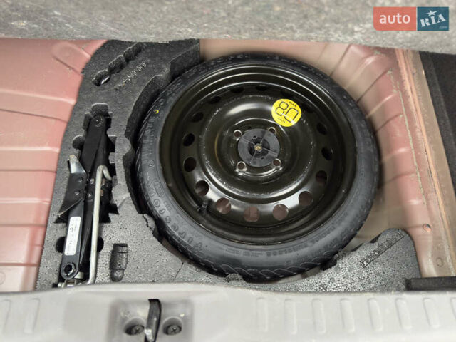 Красный Ниссан Микра, объемом двигателя 1.24 л и пробегом 95 тыс. км за 6700 $, фото 23 на Automoto.ua