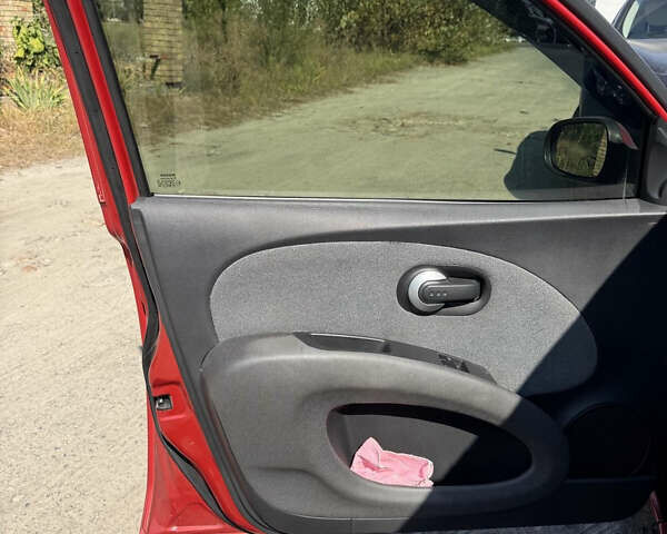 Красный Ниссан Микра, объемом двигателя 1.39 л и пробегом 141 тыс. км за 5700 $, фото 16 на Automoto.ua