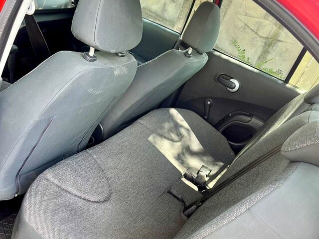 Красный Ниссан Микра, объемом двигателя 1.2 л и пробегом 180 тыс. км за 4699 $, фото 6 на Automoto.ua