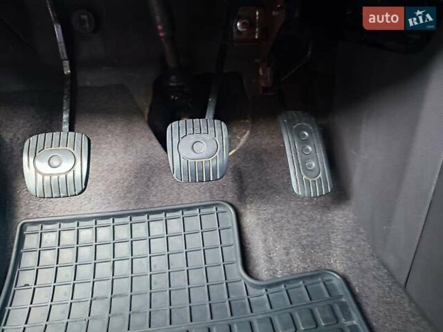 Красный Ниссан Микра, объемом двигателя 1.24 л и пробегом 130 тыс. км за 5000 $, фото 33 на Automoto.ua