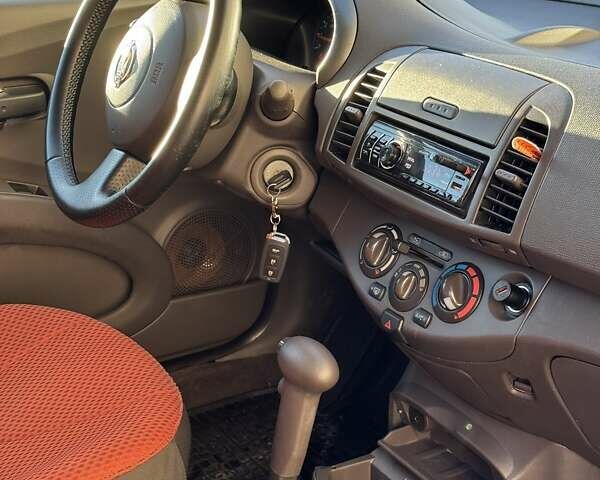 Красный Ниссан Микра, объемом двигателя 1.2 л и пробегом 150 тыс. км за 5500 $, фото 12 на Automoto.ua