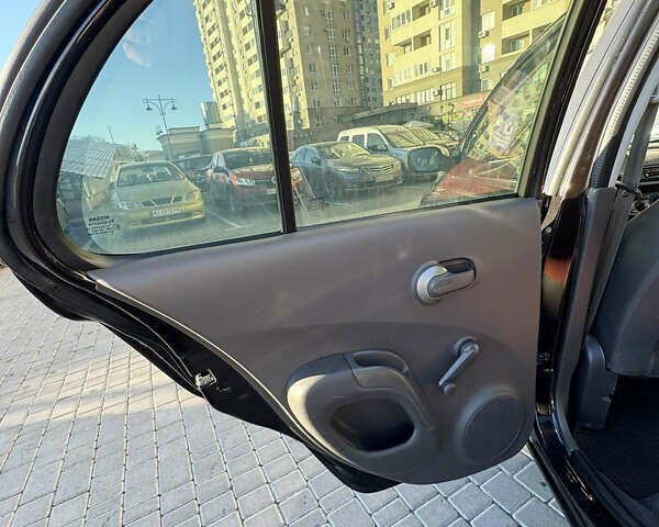 Красный Ниссан Микра, объемом двигателя 1.2 л и пробегом 150 тыс. км за 5500 $, фото 7 на Automoto.ua