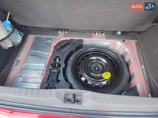 Красный Ниссан Микра, объемом двигателя 1.24 л и пробегом 130 тыс. км за 5000 $, фото 40 на Automoto.ua