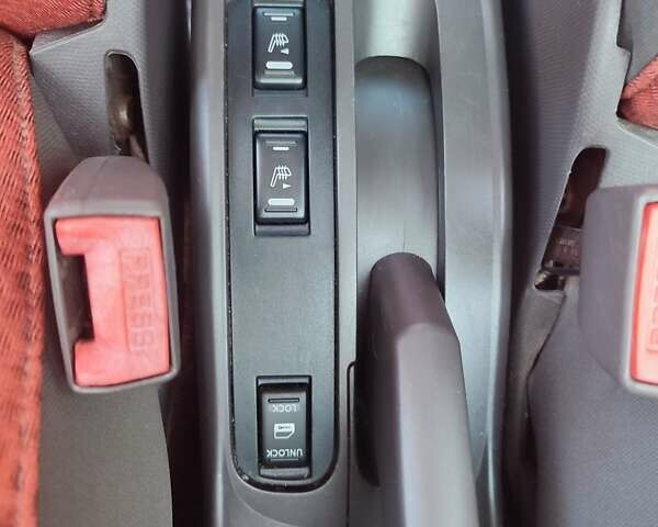 Красный Ниссан Микра, объемом двигателя 1.24 л и пробегом 130 тыс. км за 5000 $, фото 10 на Automoto.ua