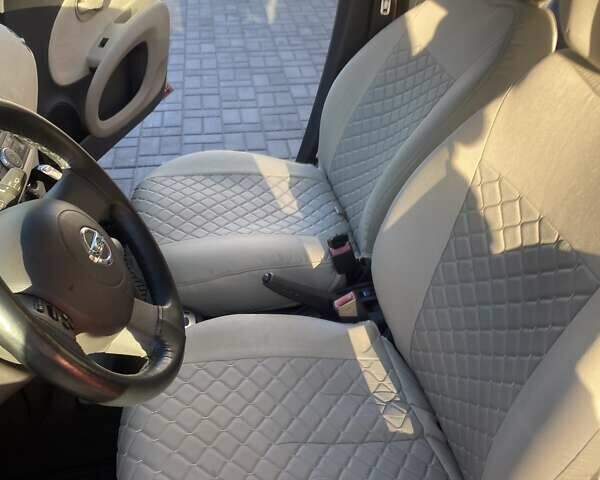 Красный Ниссан Микра, объемом двигателя 1.2 л и пробегом 131 тыс. км за 6100 $, фото 9 на Automoto.ua