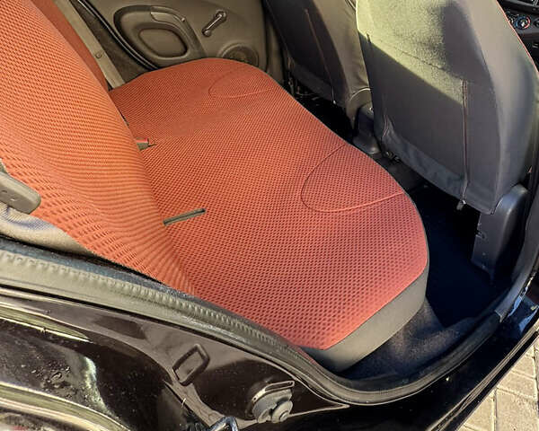 Красный Ниссан Микра, объемом двигателя 1.2 л и пробегом 150 тыс. км за 5500 $, фото 16 на Automoto.ua