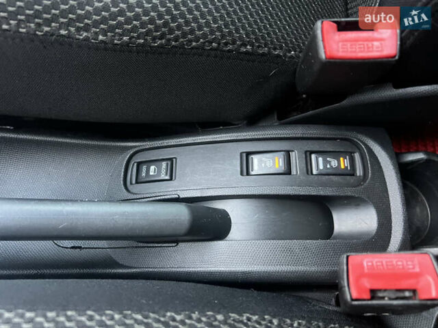 Красный Ниссан Микра, объемом двигателя 1.39 л и пробегом 151 тыс. км за 5555 $, фото 5 на Automoto.ua