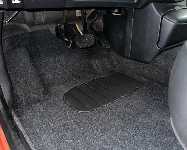 Красный Ниссан Микра, объемом двигателя 1.24 л и пробегом 185 тыс. км за 5800 $, фото 5 на Automoto.ua