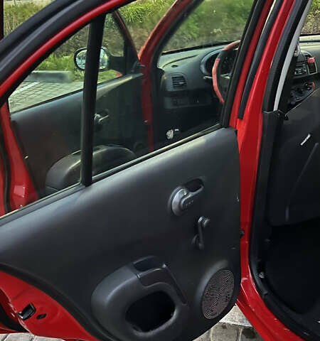 Красный Ниссан Микра, объемом двигателя 1.24 л и пробегом 270 тыс. км за 3200 $, фото 9 на Automoto.ua