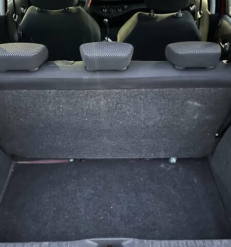 Красный Ниссан Микра, объемом двигателя 1.24 л и пробегом 270 тыс. км за 3200 $, фото 2 на Automoto.ua