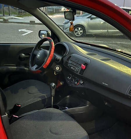 Красный Ниссан Микра, объемом двигателя 1.24 л и пробегом 270 тыс. км за 3200 $, фото 5 на Automoto.ua