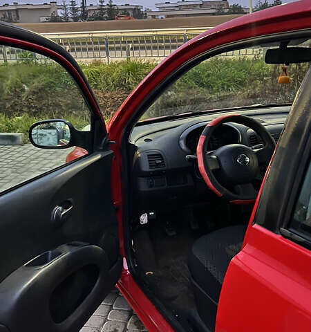 Красный Ниссан Микра, объемом двигателя 1.24 л и пробегом 270 тыс. км за 3200 $, фото 7 на Automoto.ua