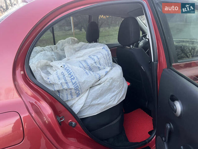 Красный Ниссан Микра, объемом двигателя 1.39 л и пробегом 151 тыс. км за 5555 $, фото 11 на Automoto.ua