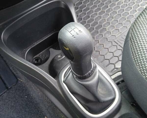 Красный Ниссан Микра, объемом двигателя 1.24 л и пробегом 59 тыс. км за 7100 $, фото 13 на Automoto.ua