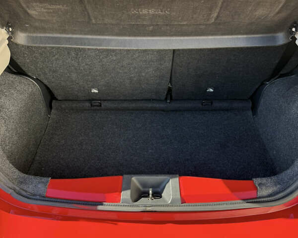 Червоний Ніссан Мікра, об'ємом двигуна 1.6 л та пробігом 50 тис. км за 7999 $, фото 11 на Automoto.ua