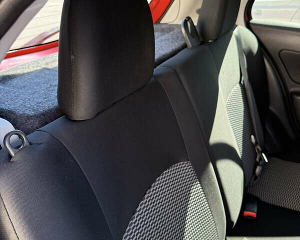 Червоний Ніссан Мікра, об'ємом двигуна 1.6 л та пробігом 50 тис. км за 7999 $, фото 14 на Automoto.ua