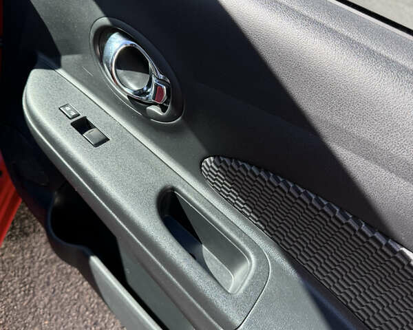 Червоний Ніссан Мікра, об'ємом двигуна 1.6 л та пробігом 50 тис. км за 7999 $, фото 13 на Automoto.ua