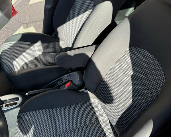 Червоний Ніссан Мікра, об'ємом двигуна 1.6 л та пробігом 50 тис. км за 7999 $, фото 18 на Automoto.ua