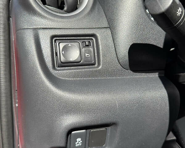 Червоний Ніссан Мікра, об'ємом двигуна 1.6 л та пробігом 50 тис. км за 7999 $, фото 19 на Automoto.ua