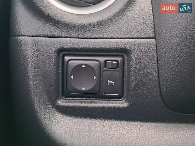 Красный Ниссан Микра, объемом двигателя 1.6 л и пробегом 50 тыс. км за 8290 $, фото 19 на Automoto.ua