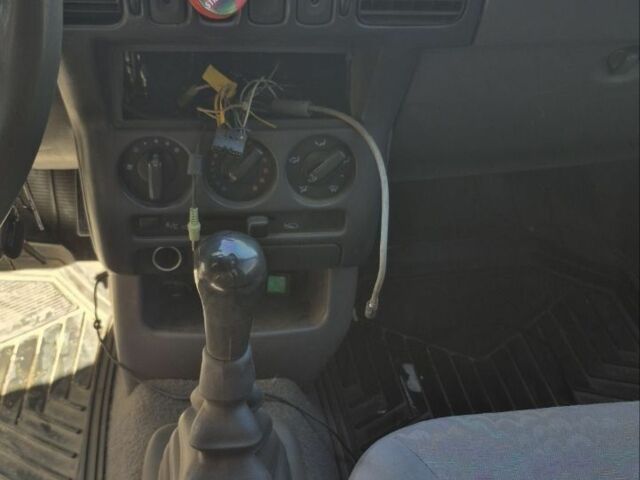 Желтый Ниссан Микра, объемом двигателя 1 л и пробегом 242 тыс. км за 699 $, фото 7 на Automoto.ua