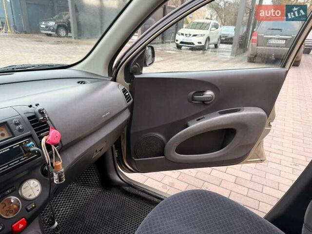 Желтый Ниссан Микра, объемом двигателя 1.39 л и пробегом 138 тыс. км за 4900 $, фото 8 на Automoto.ua