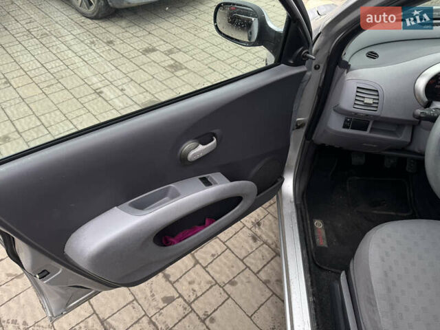 Серый Ниссан Микра, объемом двигателя 1.24 л и пробегом 228 тыс. км за 3400 $, фото 9 на Automoto.ua