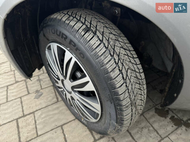 Серый Ниссан Микра, объемом двигателя 1.24 л и пробегом 228 тыс. км за 3400 $, фото 10 на Automoto.ua