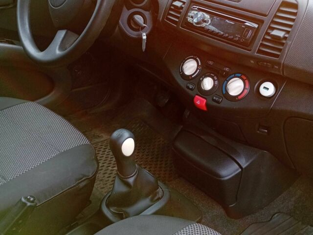 Серый Ниссан Микра, объемом двигателя 1.2 л и пробегом 180 тыс. км за 3300 $, фото 9 на Automoto.ua