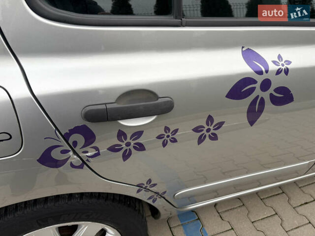 Серый Ниссан Микра, объемом двигателя 1.2 л и пробегом 200 тыс. км за 5900 $, фото 7 на Automoto.ua