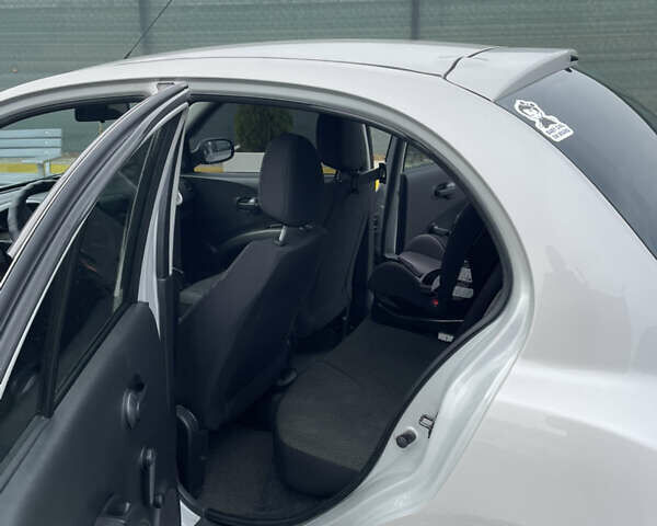 Серый Ниссан Микра, объемом двигателя 1.2 л и пробегом 161 тыс. км за 5500 $, фото 8 на Automoto.ua