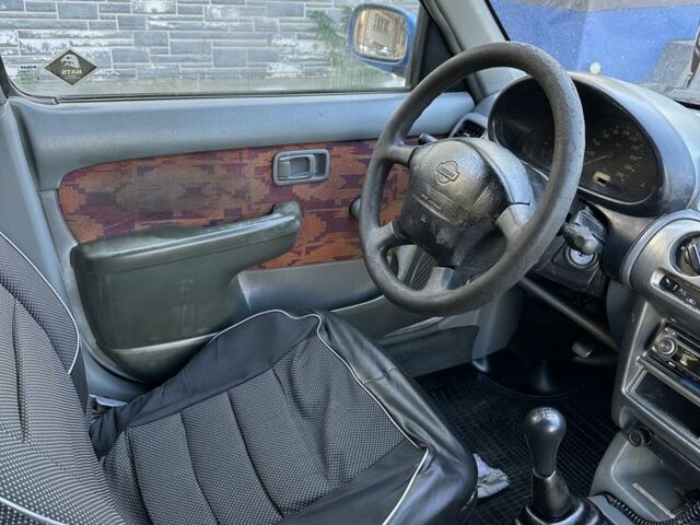 Синий Ниссан Микра, объемом двигателя 1 л и пробегом 200 тыс. км за 900 $, фото 4 на Automoto.ua