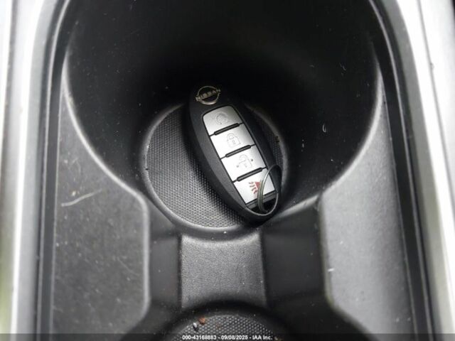 Белый Ниссан Мурано, объемом двигателя 3.5 л и пробегом 90 тыс. км за 12500 $, фото 9 на Automoto.ua