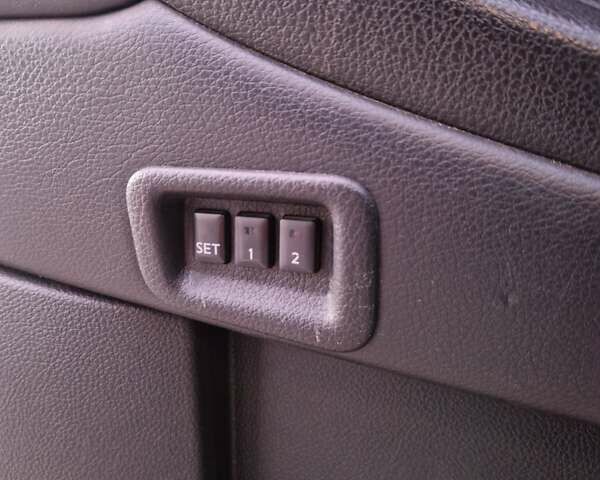 Белый Ниссан Мурано, объемом двигателя 3.5 л и пробегом 128 тыс. км за 10000 $, фото 11 на Automoto.ua