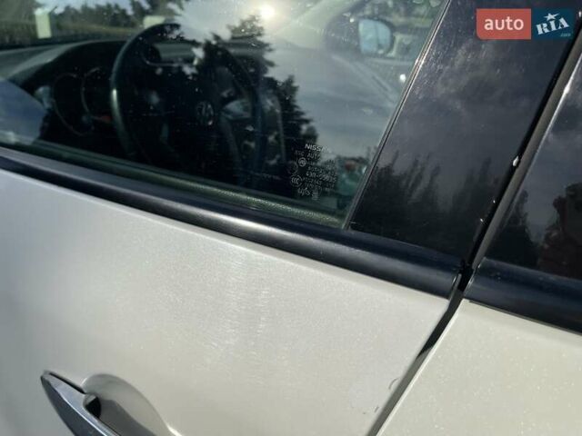 Белый Ниссан Мурано, объемом двигателя 3.5 л и пробегом 224 тыс. км за 10500 $, фото 12 на Automoto.ua