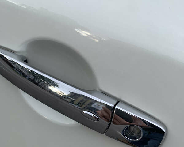 Белый Ниссан Мурано, объемом двигателя 2.49 л и пробегом 290 тыс. км за 8999 $, фото 4 на Automoto.ua