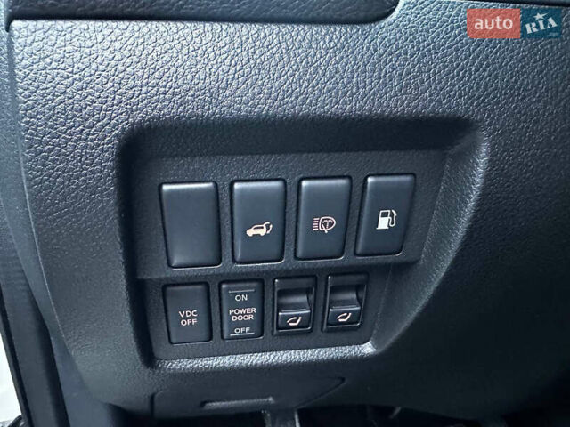 Белый Ниссан Мурано, объемом двигателя 3.5 л и пробегом 173 тыс. км за 10555 $, фото 13 на Automoto.ua