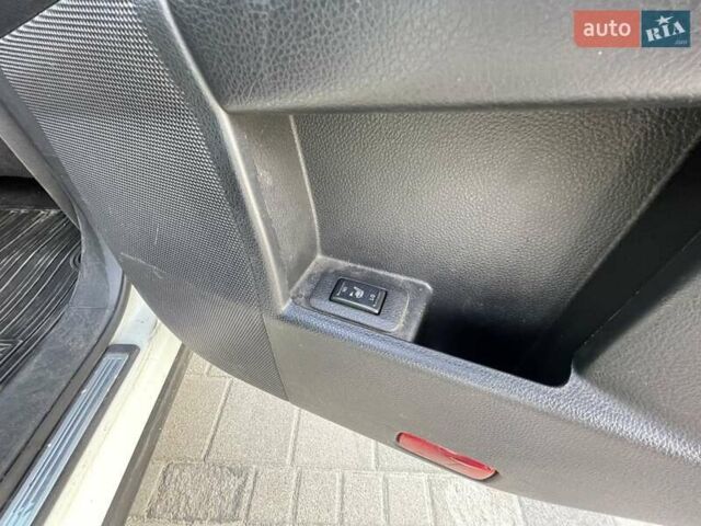 Белый Ниссан Мурано, объемом двигателя 3.5 л и пробегом 224 тыс. км за 10500 $, фото 8 на Automoto.ua