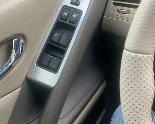 Белый Ниссан Мурано, объемом двигателя 2.49 л и пробегом 290 тыс. км за 8999 $, фото 12 на Automoto.ua