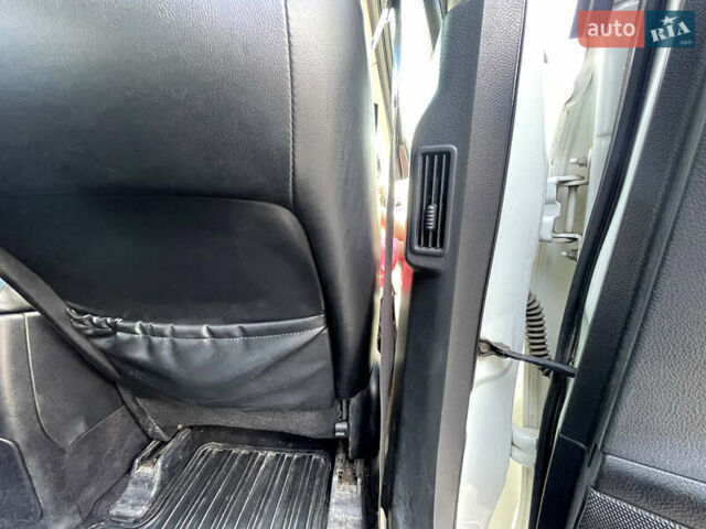 Белый Ниссан Мурано, объемом двигателя 3.5 л и пробегом 224 тыс. км за 10500 $, фото 9 на Automoto.ua