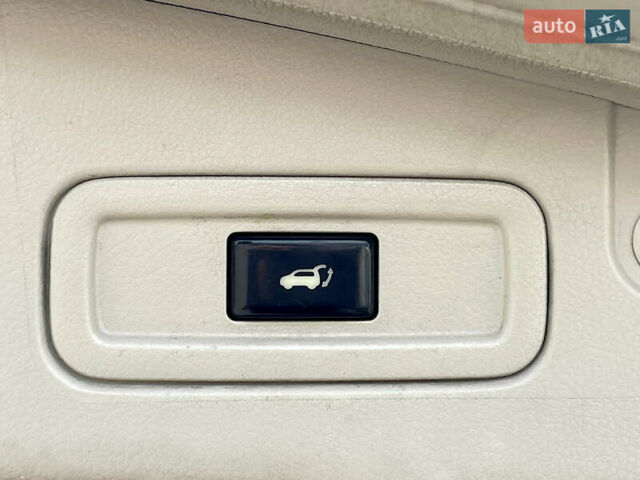 Белый Ниссан Мурано, объемом двигателя 3.5 л и пробегом 224 тыс. км за 10500 $, фото 6 на Automoto.ua