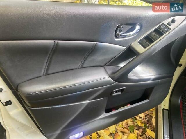 Белый Ниссан Мурано, объемом двигателя 3.5 л и пробегом 165 тыс. км за 10900 $, фото 9 на Automoto.ua