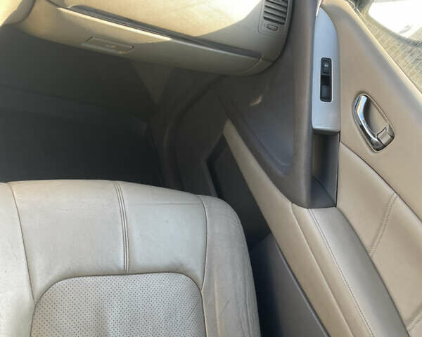 Белый Ниссан Мурано, объемом двигателя 2.49 л и пробегом 280 тыс. км за 10600 $, фото 13 на Automoto.ua